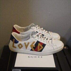 Size 10 Gucci Ace “LOVED” Web Stripe Leather Sneakers (White/Gold) – Used